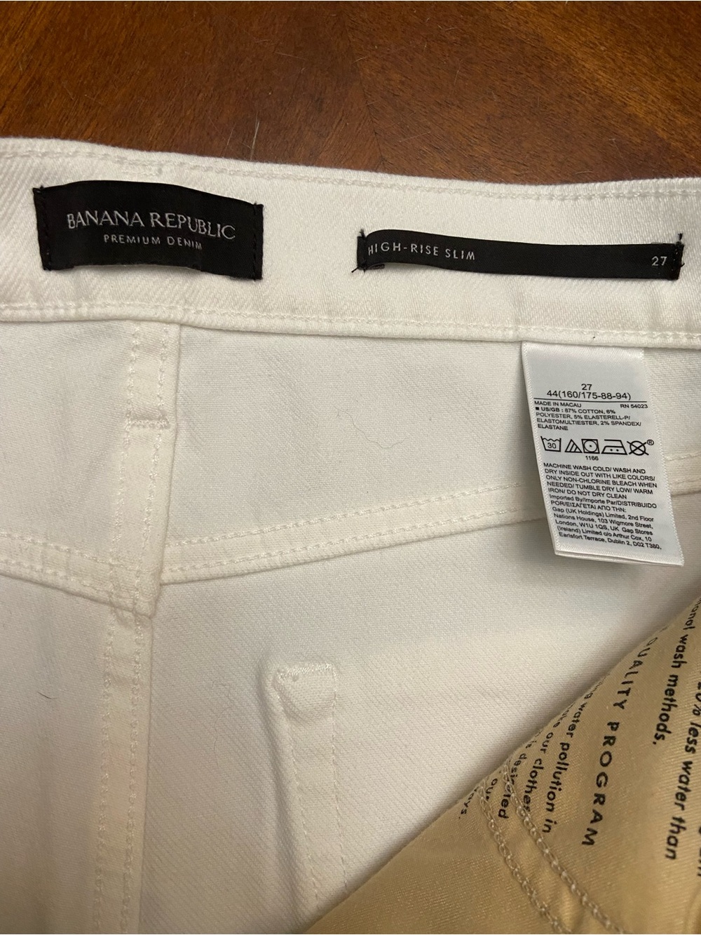 NWT! Banana Republic High Rise Ankle Length Distressed Jeans - White - Size 27 - Picture 5 of 5